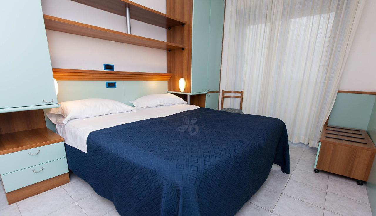 Hotel Marina Розето-дельї-Абруцці Екстер'єр фото