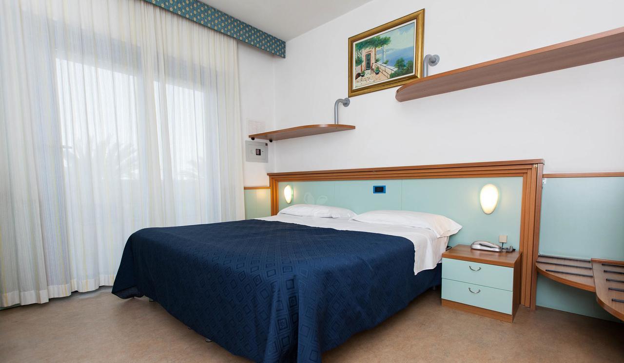Hotel Marina Розето-дельї-Абруцці Екстер'єр фото